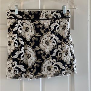 Cute floral print skirt like new